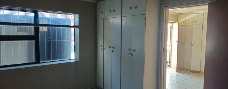 To Let commercial Property for Rent in Parow Western Cape